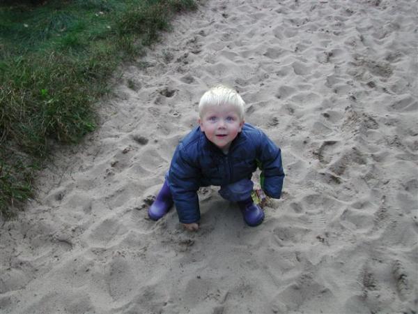 Merijn en Jesse in het bos., geplaatst door mama Lizanne op 2007-10-28