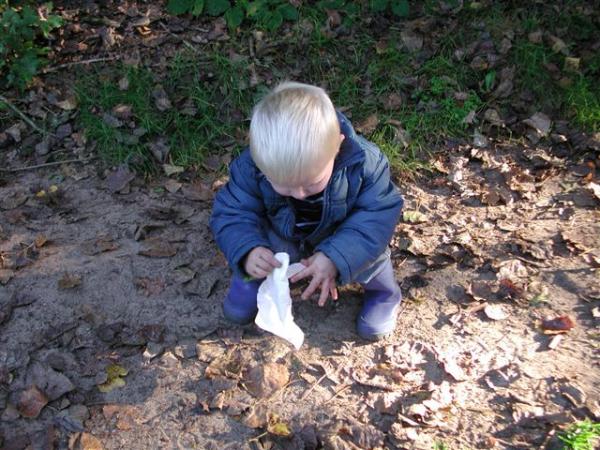 Merijn en Jesse in het bos., geplaatst door mama Lizanne op 2007-10-28