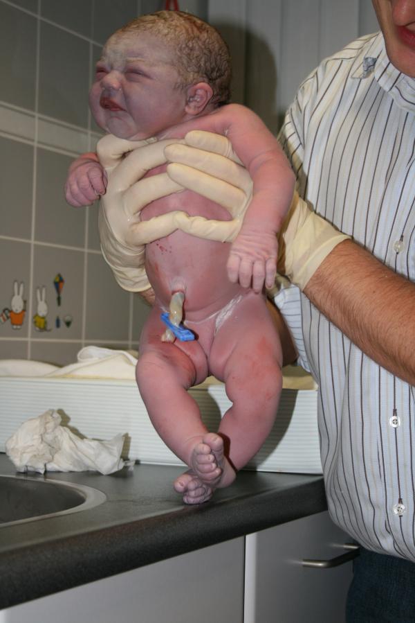 Alana net geboren., geplaatst door mama Lizanne op 2007-11-03