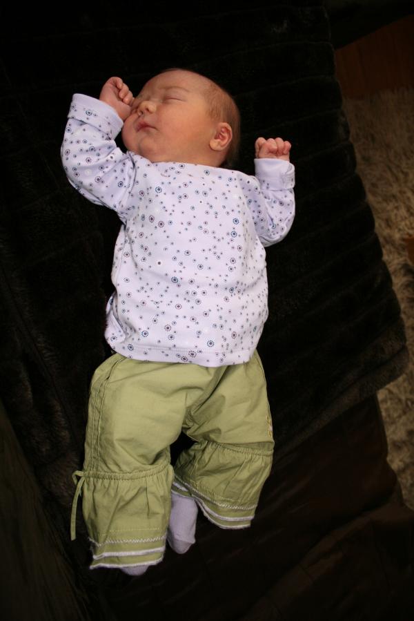 Alana lekker liggen dag 3., geplaatst door mama Lizanne op 2007-11-05