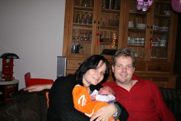 Lonneke, Bernard en Alana., geplaatst door mama Lizanne op 2007-11-07