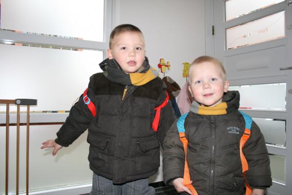 Jesse en Merijn gaan naar school!, geplaatst door mama Lizanne op 2008-01-07