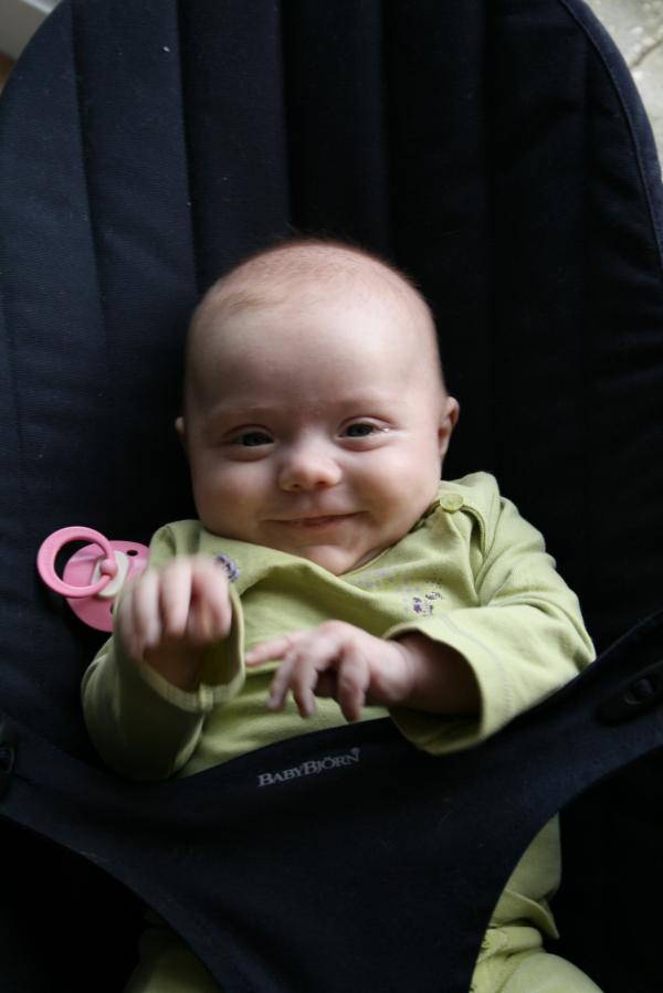 Alana in haar joggingpakje., geplaatst door mama Lizanne op 2008-01-20