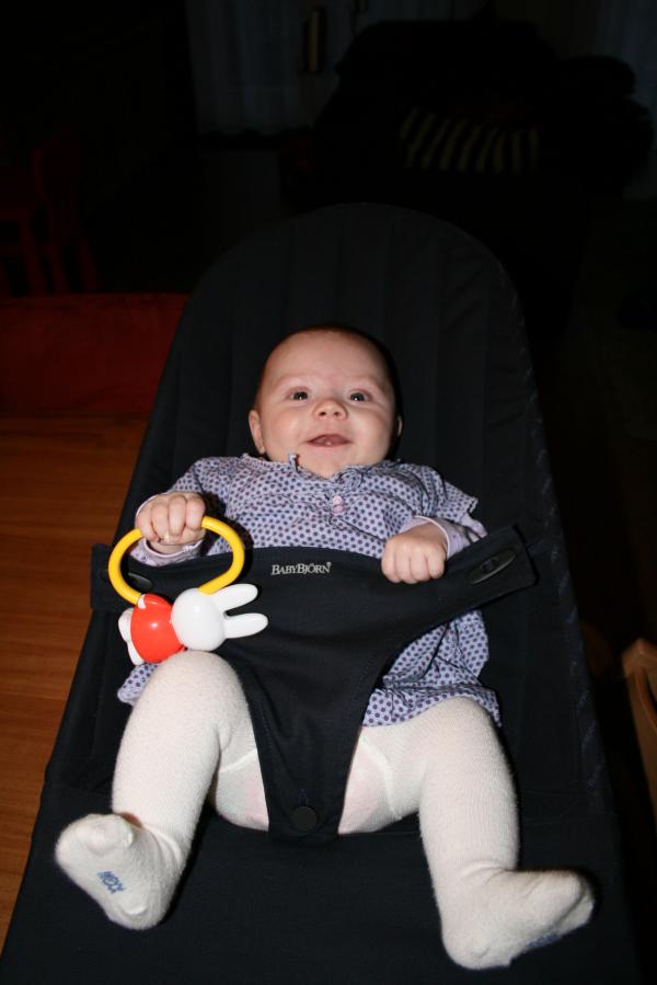 Alana actief met de rammelaar., geplaatst door mama Lizanne op 2008-02-04