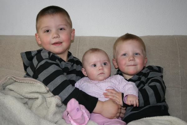 Merijn, Jesse en Alana., geplaatst door mama Lizanne op 2008-03-10