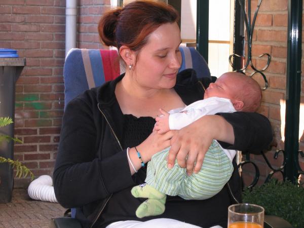 Merijn bij Lonneke, geplaatst door papa Boudewijn op 2004-06-29