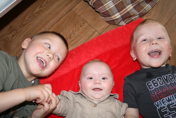Merijn, Jesse en Alana, geplaatst door mama Lizanne op 2008-05-07
