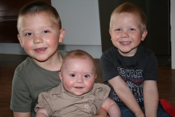 Merijn, Jesse en Alana, geplaatst door mama Lizanne op 2008-05-07