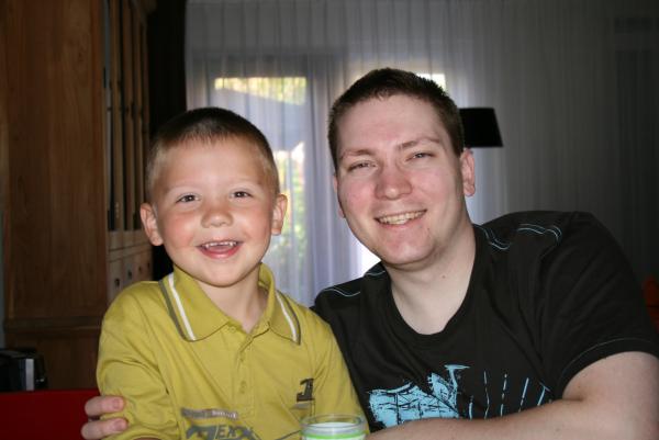 Papa en Merijn, geplaatst door mama Lizanne op 2008-05-15