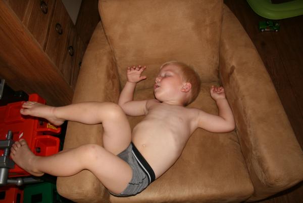 Jesse in slaap gevallen!, geplaatst door mama Lizanne op 2008-06-12