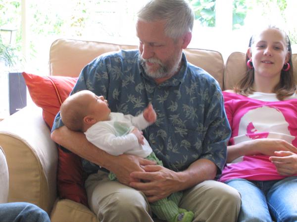 Merijn bij oud-oom Wolfgang, geplaatst door papa Boudewijn op 2004-06-29