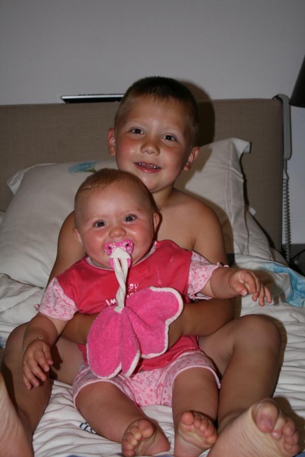 Merijn en alana, geplaatst door mama Lizanne op 2008-07-11