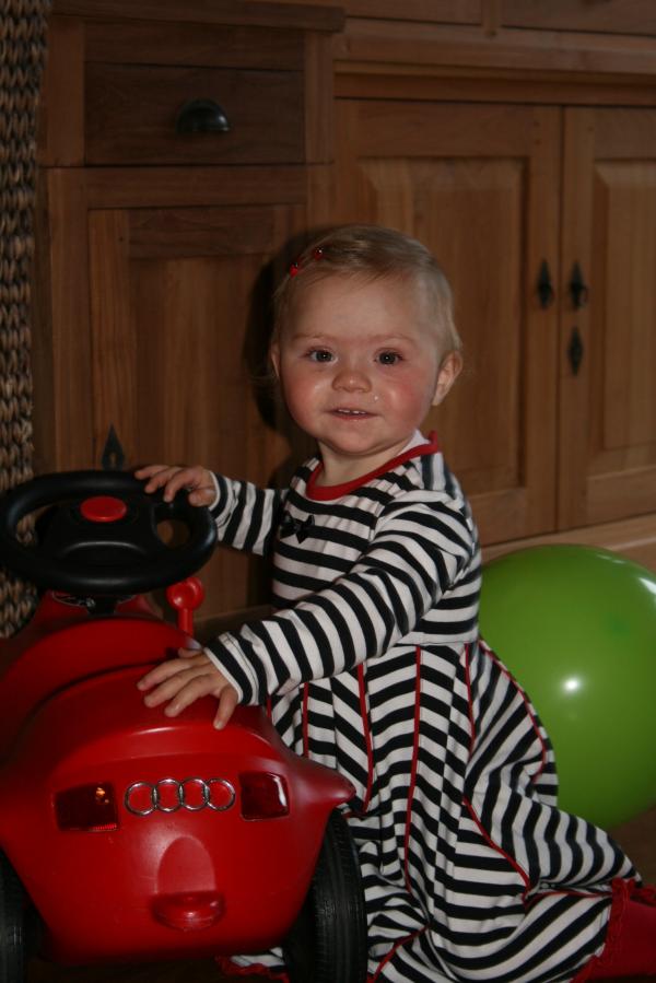 Alana 1 jaar!, geplaatst door mama Lizanne op 2008-11-11