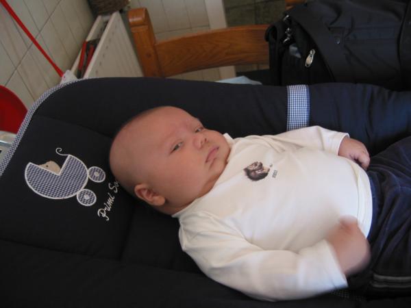 Merijn in z'n stoeltje - 2, geplaatst door papa Boudewijn op 2004-07-27