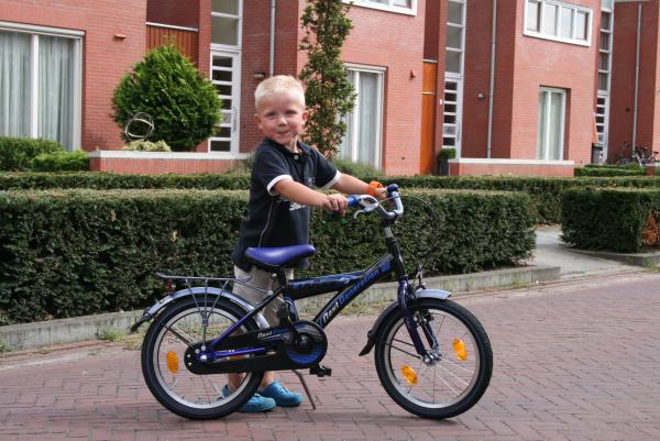 Jesse 4 jaar!, geplaatst door mama Lizanne op 2009-10-19