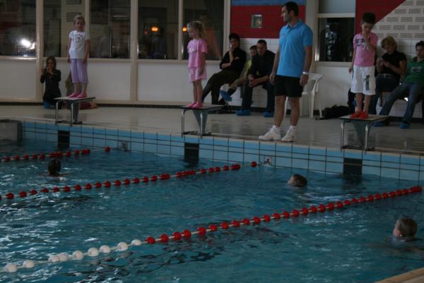 Merijn afzwemmen voor diploma A, geplaatst door mama Lizanne op 2009-12-23