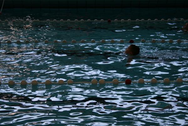Merijn afzwemmen voor diploma A, geplaatst door mama Lizanne op 2009-12-23