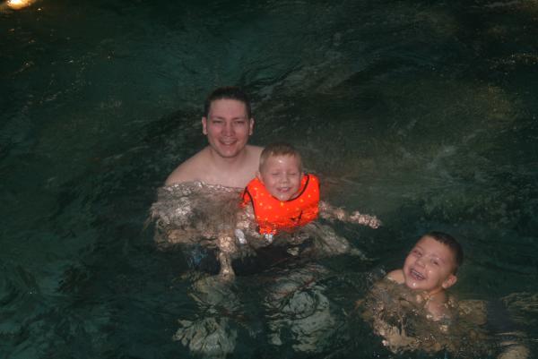 Zwemmen in centerparcs, geplaatst door mama Lizanne op 2009-12-23