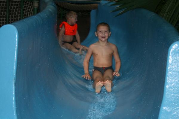 Zwemmen in centerparcs, geplaatst door mama Lizanne op 2009-12-23