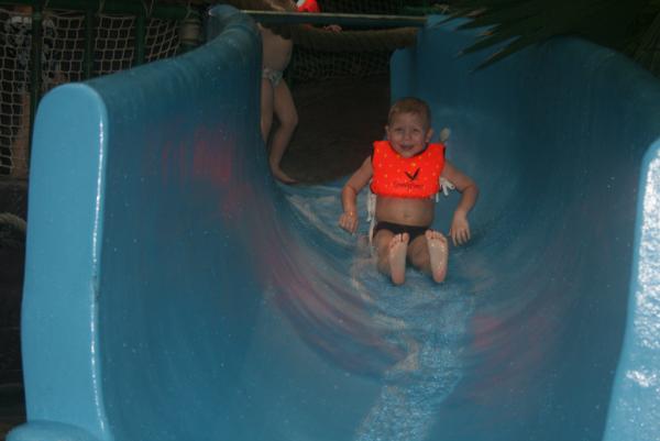 Zwemmen in centerparcs, geplaatst door mama Lizanne op 2009-12-23