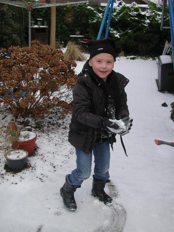 Merijn in de sneeuw, geplaatst door mama Lizanne op 2010-03-17