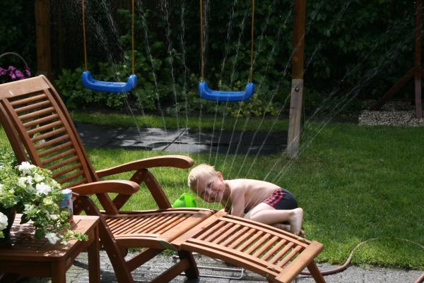 Spelen met water!, geplaatst door mama Lizanne op 2011-01-09