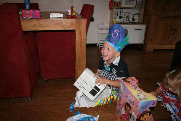 Jesse 5 jaar!, geplaatst door mama Lizanne op 2011-01-09