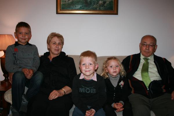 Opa en Oma van der Kammen 40 jaar getrouwd, geplaatst door mama Lizanne op 2011-01-09
