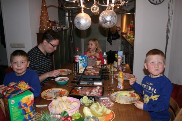 Gourmetten met kerstavond, geplaatst door mama Lizanne op 2011-01-09