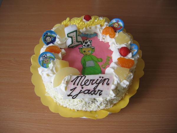 De taart van zijn 1e verjaardag., geplaatst door mama Lizanne op 2005-05-30