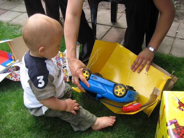 Merijn zijn kado van pappa en mamma., geplaatst door mama Lizanne op 2005-05-30