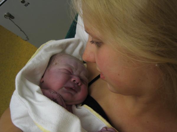 Onze nieuwe aanwinst Jesse, 1 minuut oud!, geplaatst door mama Lizanne op 2005-08-12
