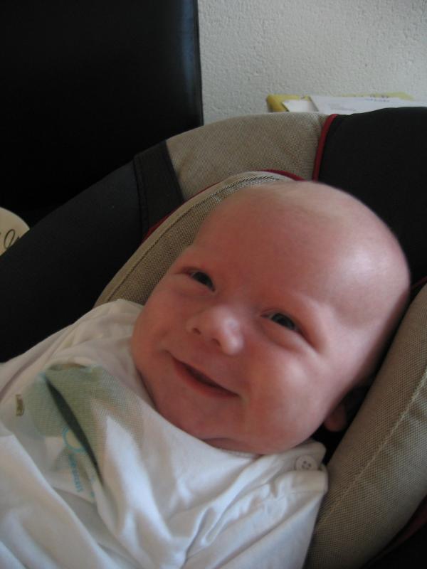 Jesse aan het lachen (6weken en 2 dagen)., geplaatst door mama Lizanne op 2005-09-27