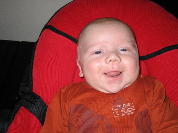 Jesse 2 maanden oud., geplaatst door mama Lizanne op 2005-10-13