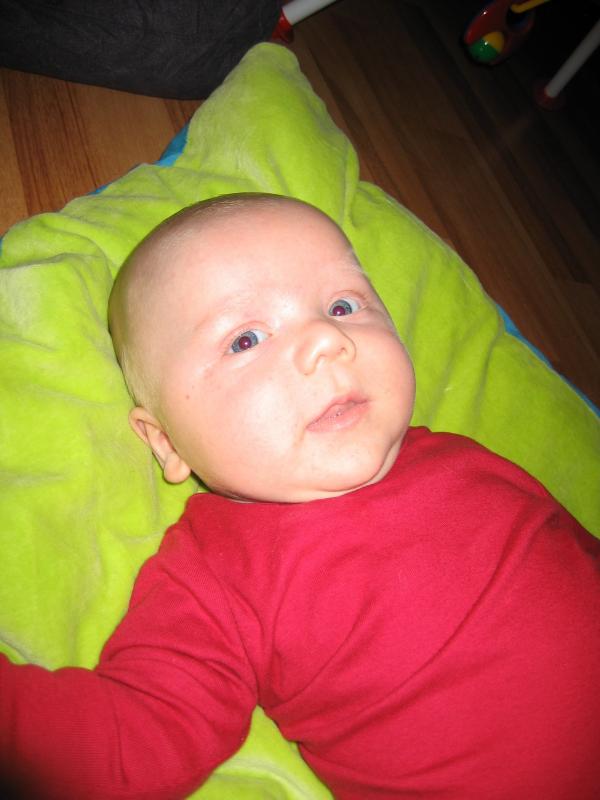 Jesse lekker ligggen., geplaatst door mama Lizanne op 2005-11-11