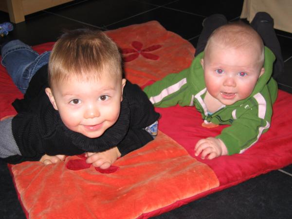 Merijn en Jesse samen., geplaatst door mama Lizanne op 2006-03-04