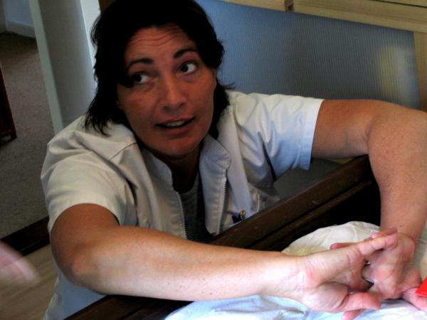 kraamverpleegster Gaby kwebbelt maar door, geplaatst door papa Boudewijn op 2004-06-03