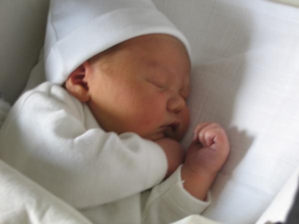 Merijn slapend 1, geplaatst door papa Boudewijn op 2004-06-03