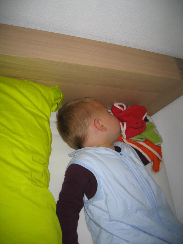 Merijn slaapt in zijn grote bed!, geplaatst door mama Lizanne op 2006-06-01