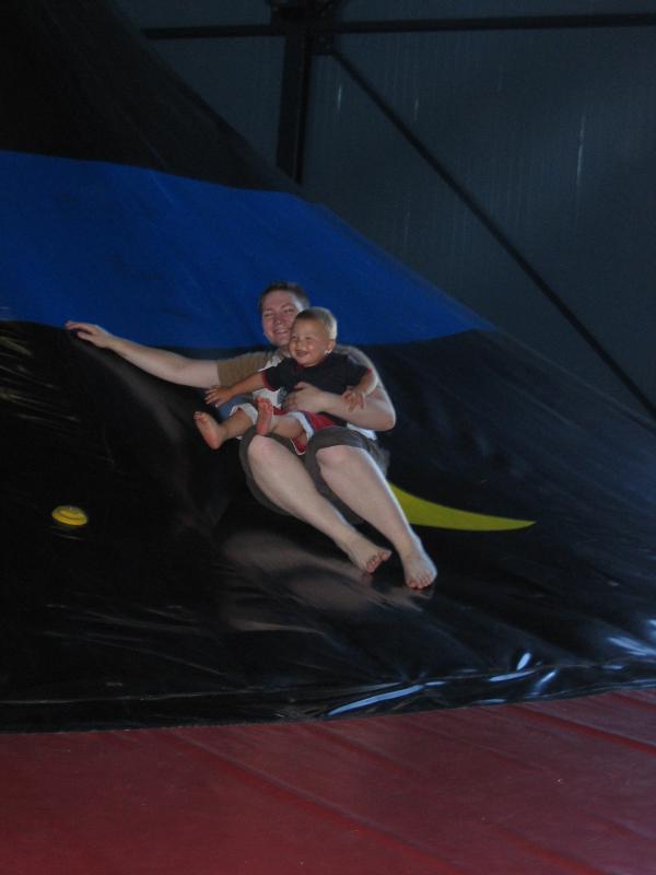 Merijn en papa op de klimtoren., geplaatst door mama Lizanne op 2006-08-01