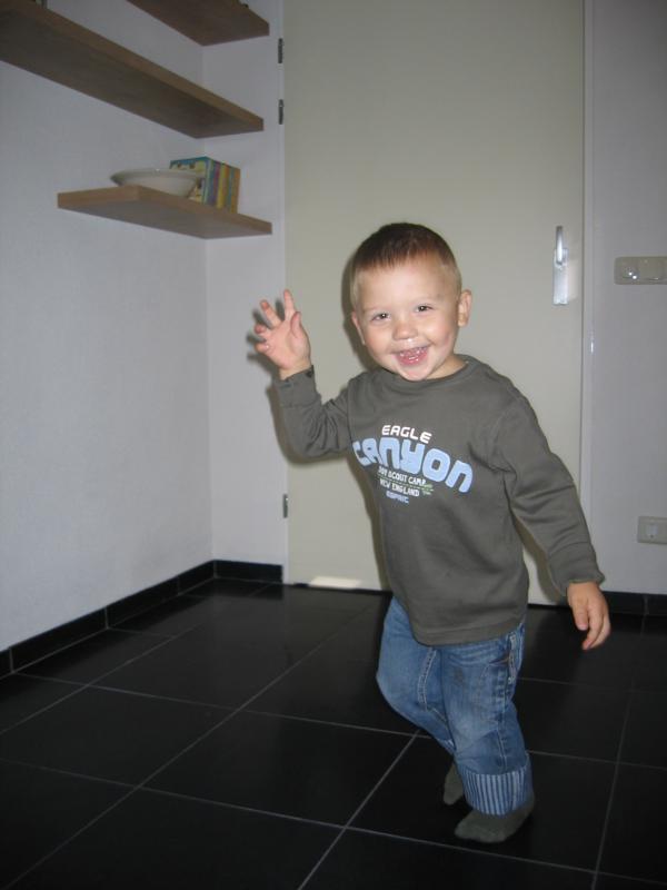 Merijn aan het dansen., geplaatst door mama Lizanne op 2006-10-11