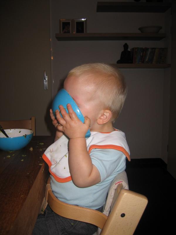 Jesse is boerenkool aan het eten!, geplaatst door mama Lizanne op 2006-10-17