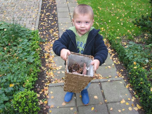 Merijn heeft denne-appels gezocht., geplaatst door mama Lizanne op 2006-10-26