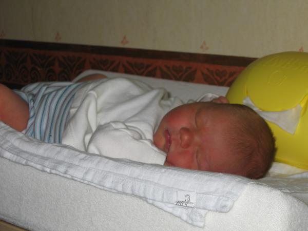 Merijn slapend, geplaatst door papa Boudewijn op 2004-06-08