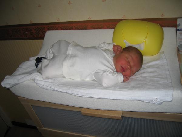 Merijn slapend 2, geplaatst door papa Boudewijn op 2004-06-08