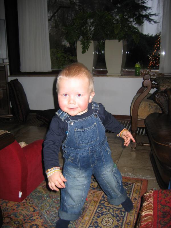 Jesse aan het danssen., geplaatst door mama Lizanne op 2007-01-14