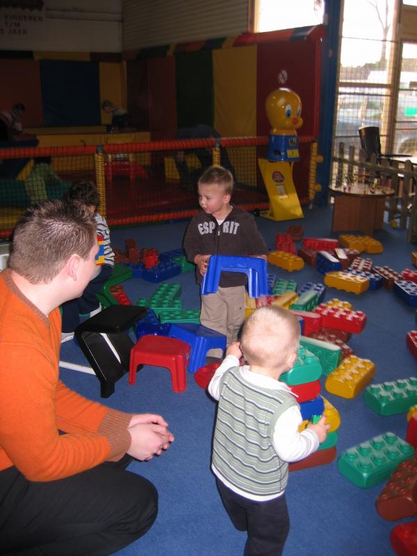 Merijn en Jessen in Avonturenland., geplaatst door mama Lizanne op 2007-01-14