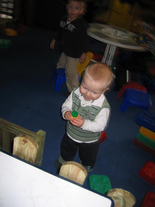 Merijn en Jessen in Avonturenland., geplaatst door mama Lizanne op 2007-01-14