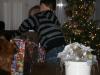 Merijn en Jesse kerstkado`s aan het uitpakken., geplaatst door mama Lizanne op 2007-12-26