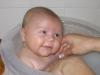 Merijn in de TummyTub., geplaatst door mama Lizanne op 2004-11-01